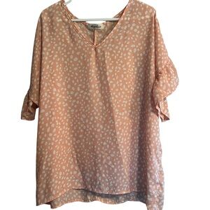 Haptics Peach Animal Print V-Neck Top Size 1X